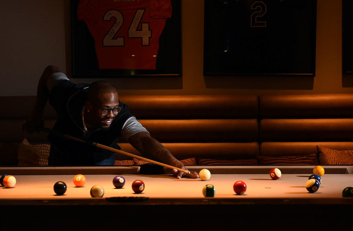 2016-0427-Von-Miller-home-SI345_TK1_0174.jpg
